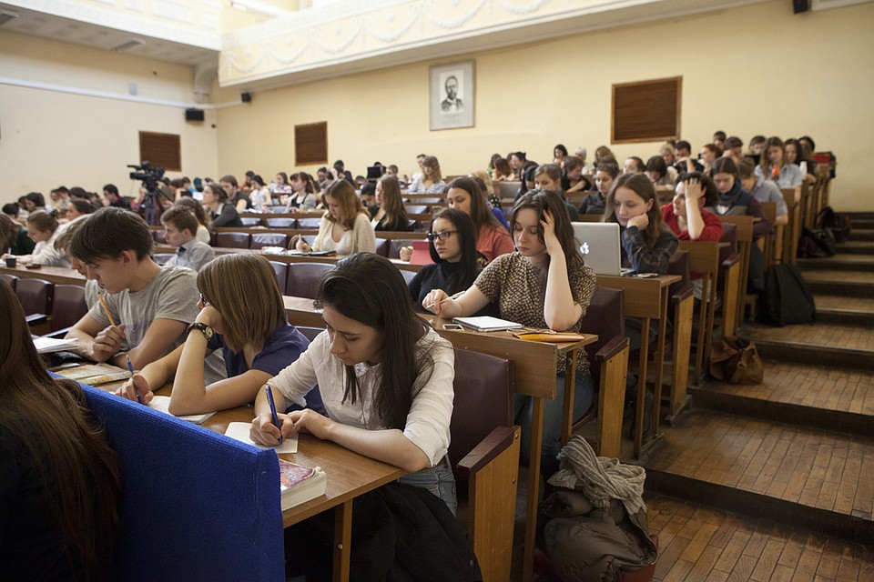 «Комсомольская правда» предлагает выбрать лучшие учебные заведения