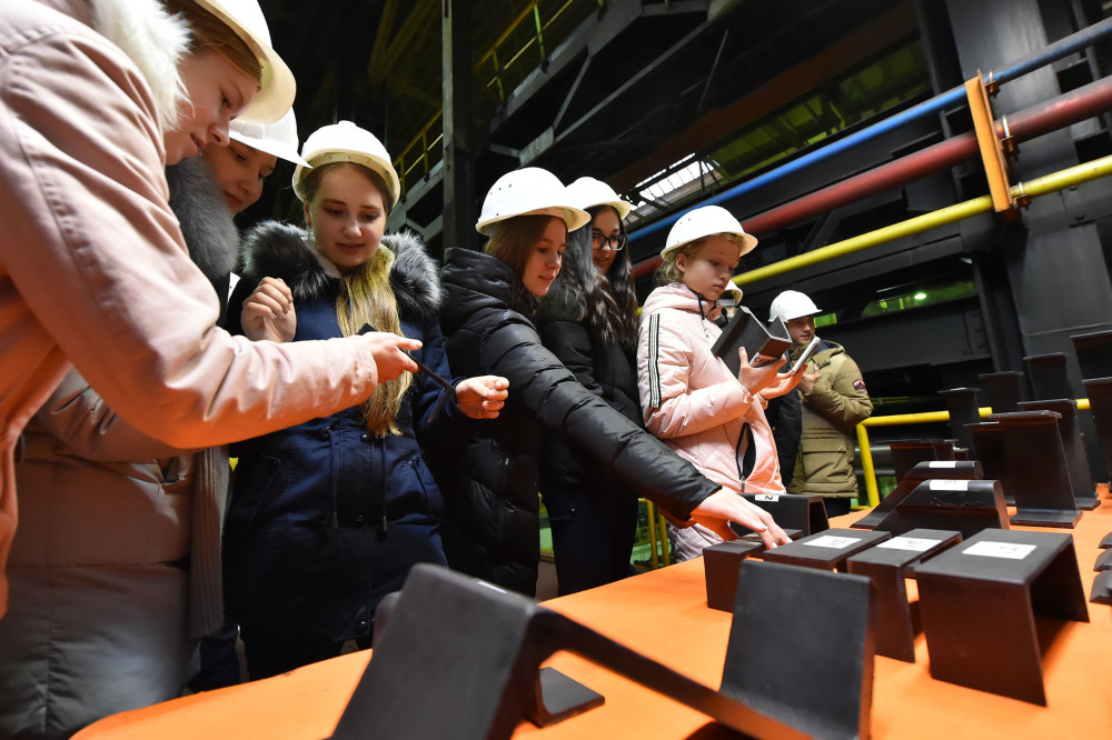 Челябинские школьники в рамках акции «День без турникетов» побывали на ЧМК