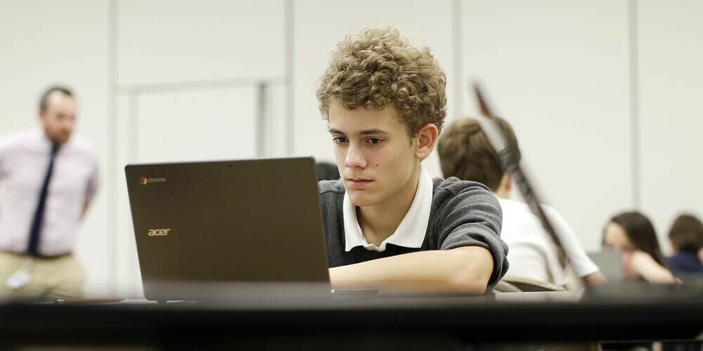 Челябинский «Кванториум» применяет неординарный подход: позволяет школьникам взламывать компьютеры своих наставников