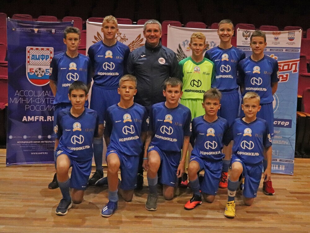 Команда по мини-футболу школьников из Южноральска стала чемпионом России