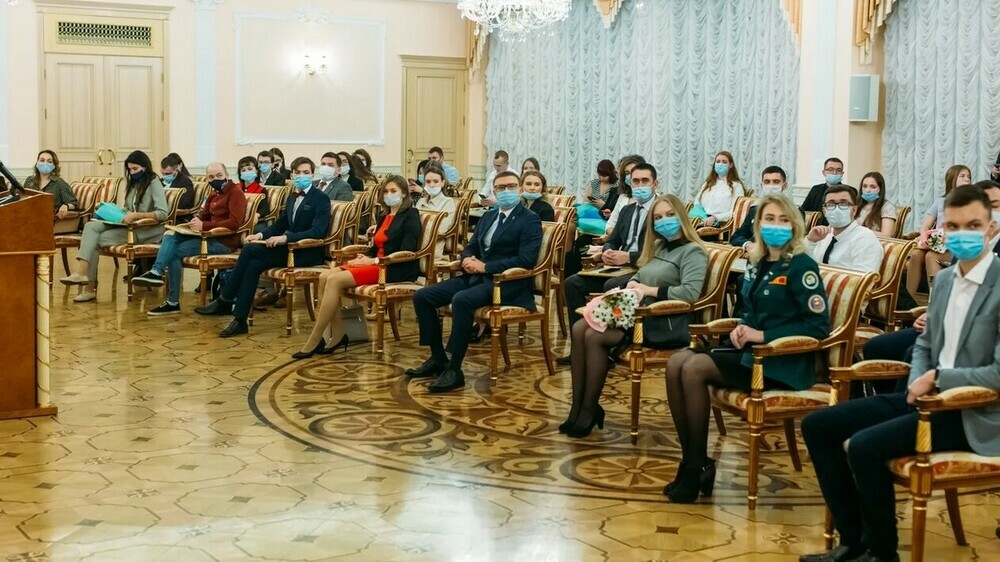 Талантливую молодежь Челябинской области отметили именными стипендиями и премиями