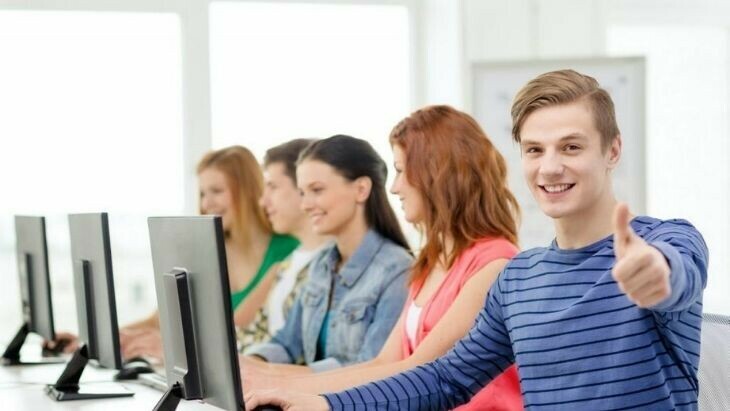 Выпускники региона приняли участие в тренировочном экзамене по информатике на компьютерах