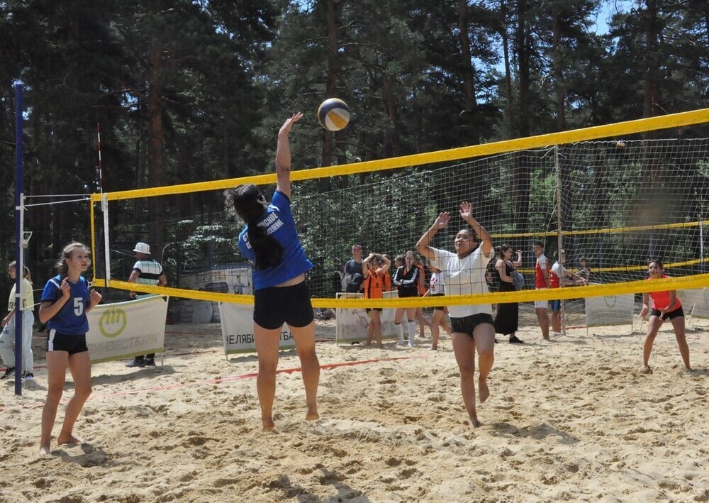В Челябинске прошел школьный фестиваль пляжных видов спорта
