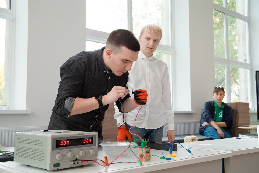 «Курчатов Центр» приглашает на программы школьников, увлеченных физикой