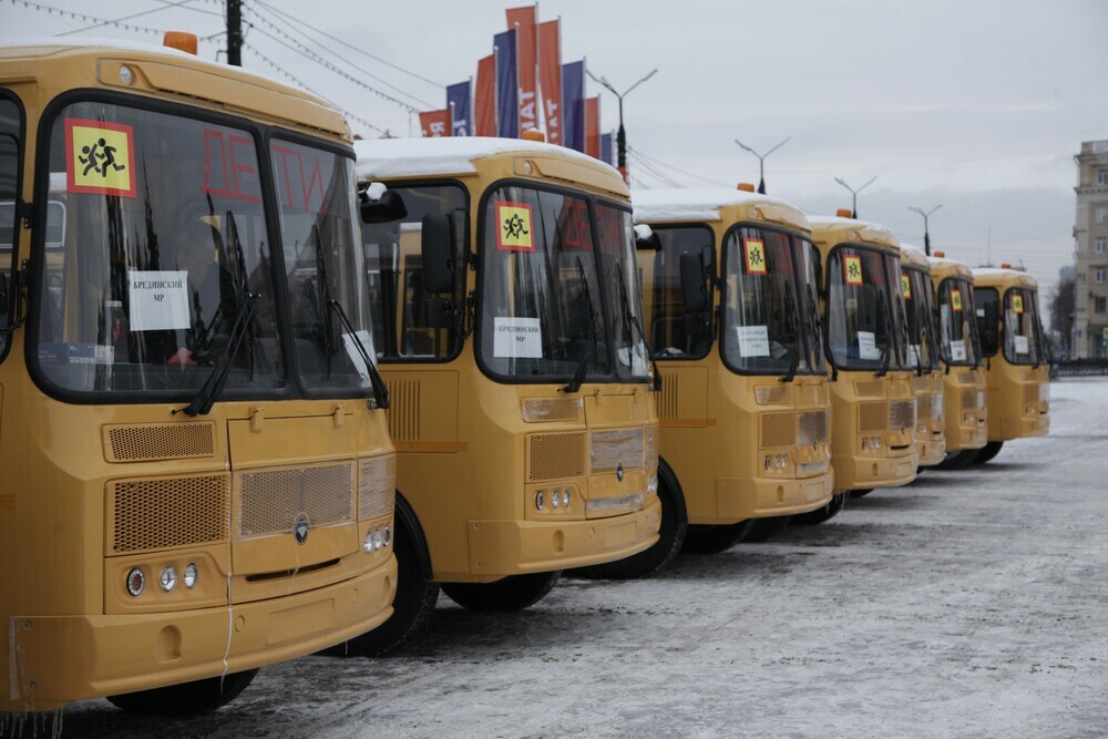 Новые школьные автобусы переданы образовательным учреждениям региона