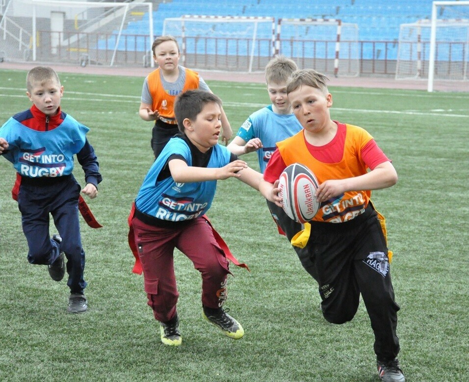 В Челябинске прошел первый тур первенства области среди школьных команд по тэг-регби