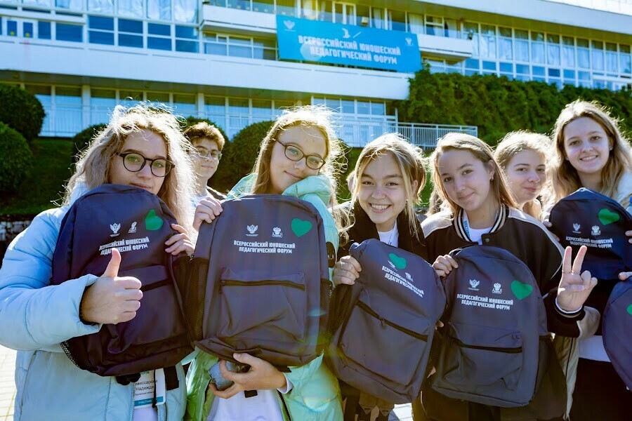 Школьницы из Аши стали участницами Всероссийского юношеского педагогического форума