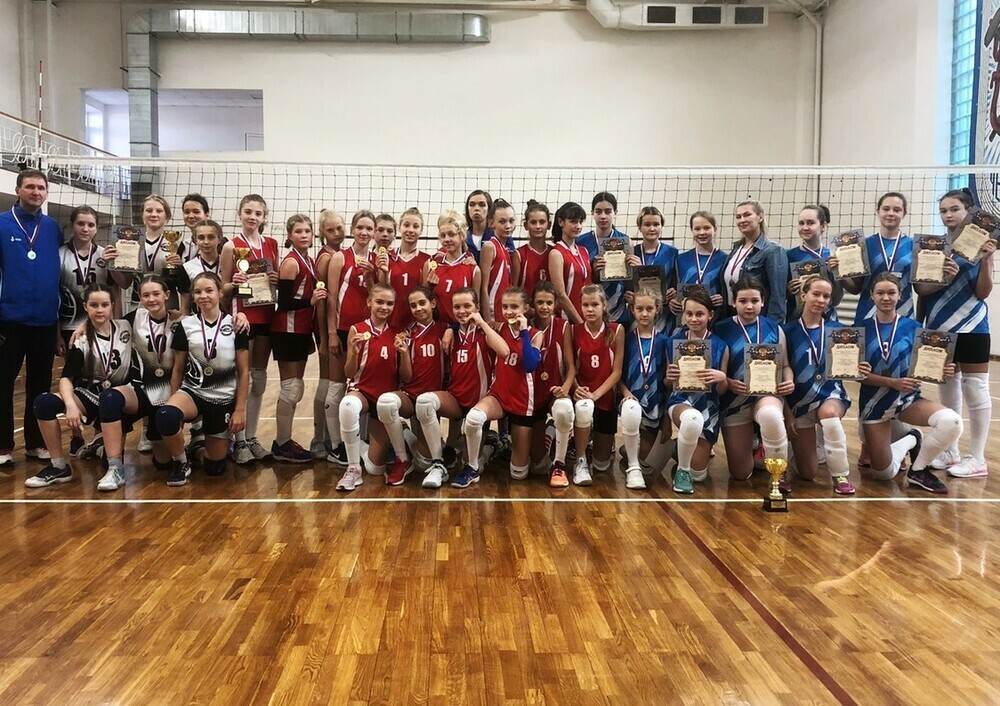 В Челябинске разыграли награды первенства Министерства образования и науки по волейболу