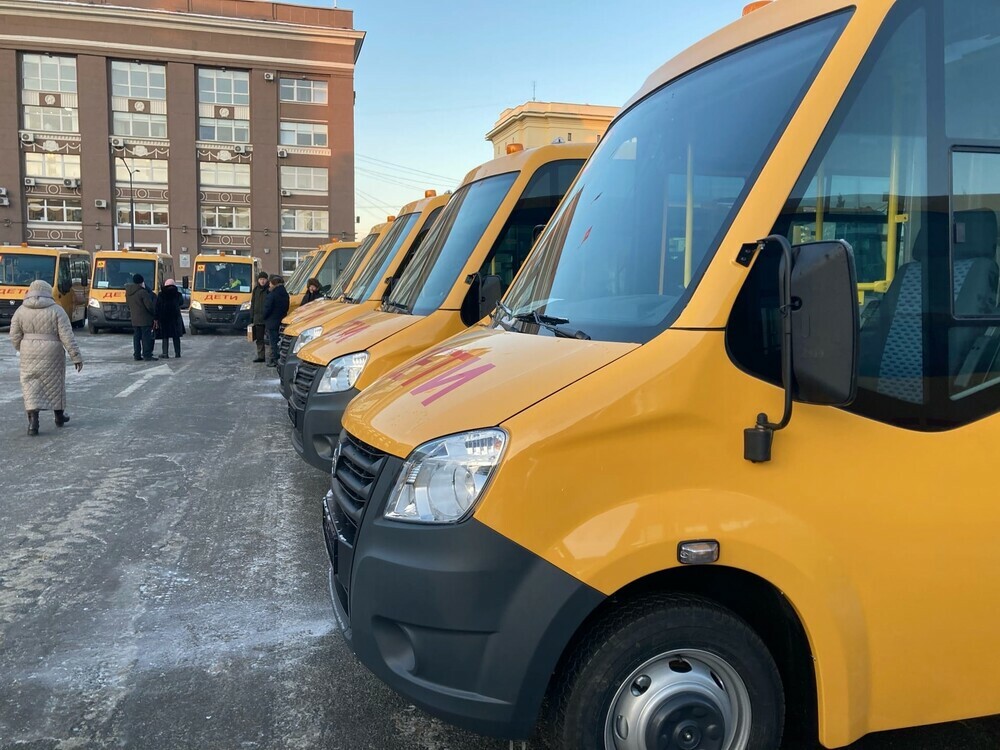 Новые школьные автобусы переданы образовательным организациям Челябинской области