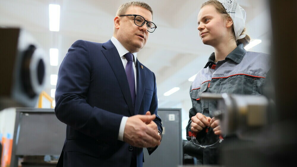 Накануне Дня российского студенчества губернатор Челябинской области Алексей Текслер посетил Челябинский механико-технологический техникум