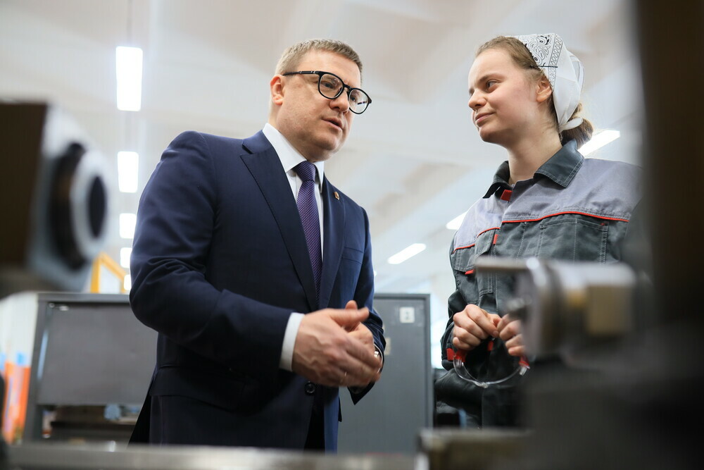 Накануне Дня российского студенчества губернатор Челябинской области Алексей Текслер посетил Челябинский механико-технологический техникум