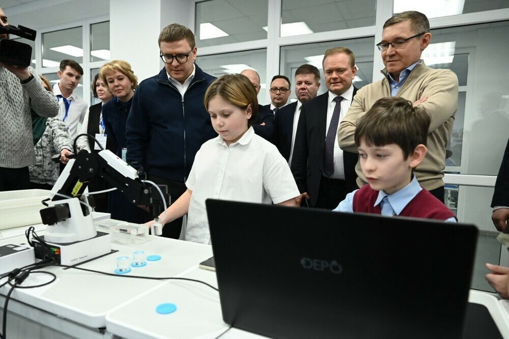 Полпред президента РФ Владимир Якушев и губернатор Алексей Текслер оценили работу снежинского IT-куба