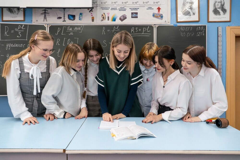 Президент России увеличил количество премий лучшим учителям России за достижения в педагогической деятельности