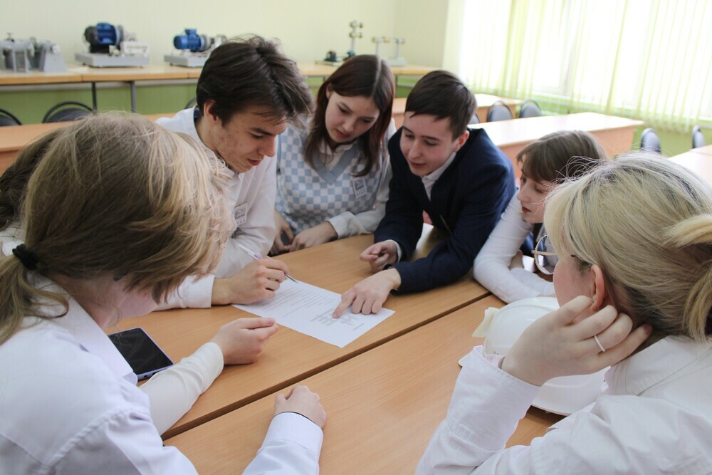 Школьники Челябинска прошли квест «Профессионалитет»