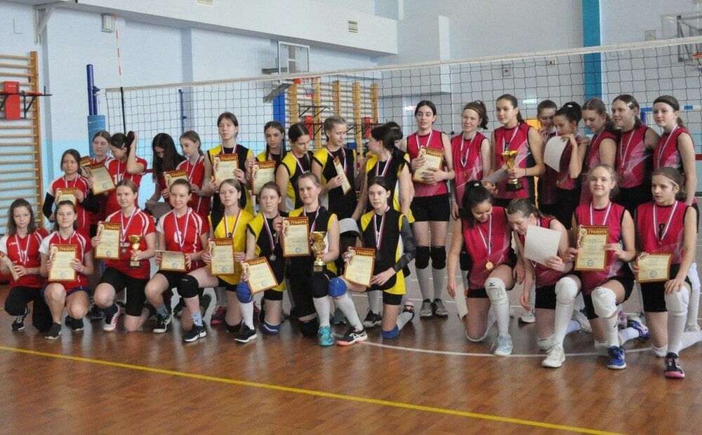 В Челябинске команды девушек разыграли награды областного этапа турнира «Серебряный мяч» по волейболу