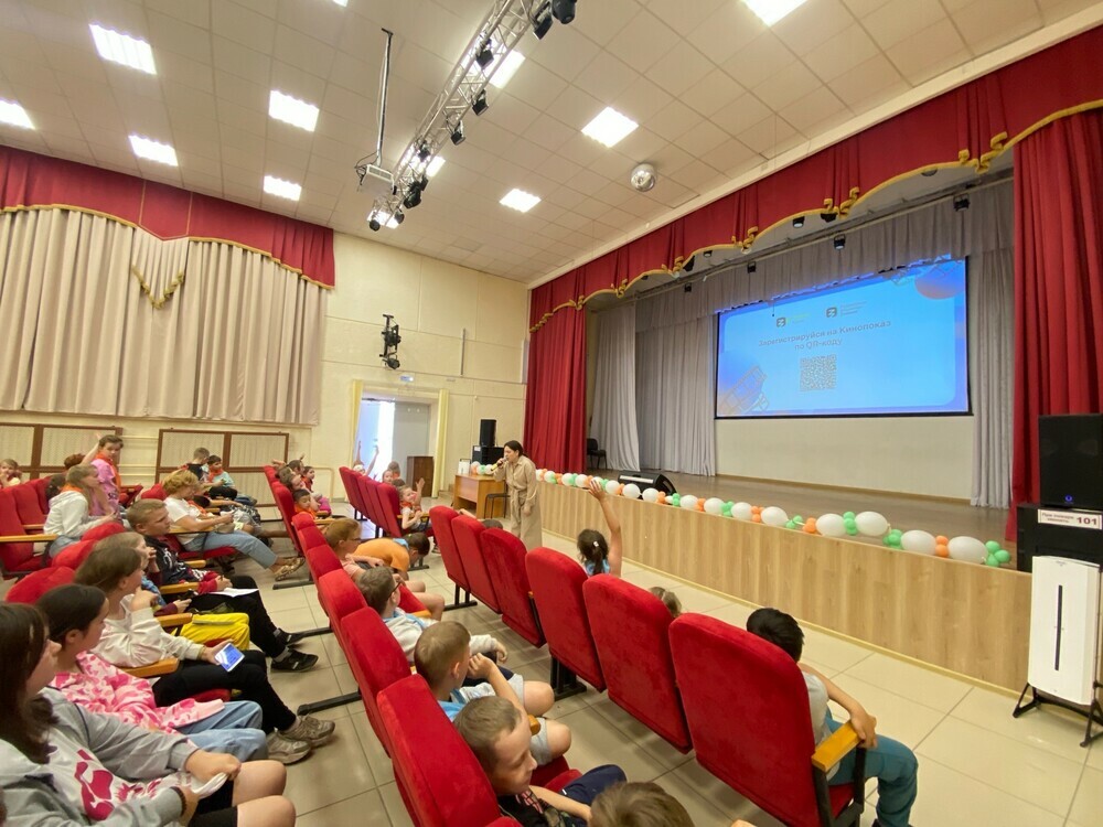 Тематические кинопоказы Российского общества «Знание» объединили более 2500 тысяч образовательных учреждений страны