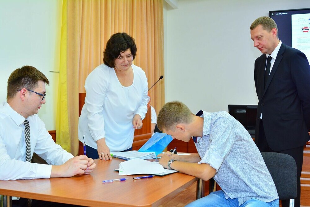 В рамках «Профессионалитета» студенты подписали целевые договоры с предприятием ООО «Механоремонтный комплекс»
