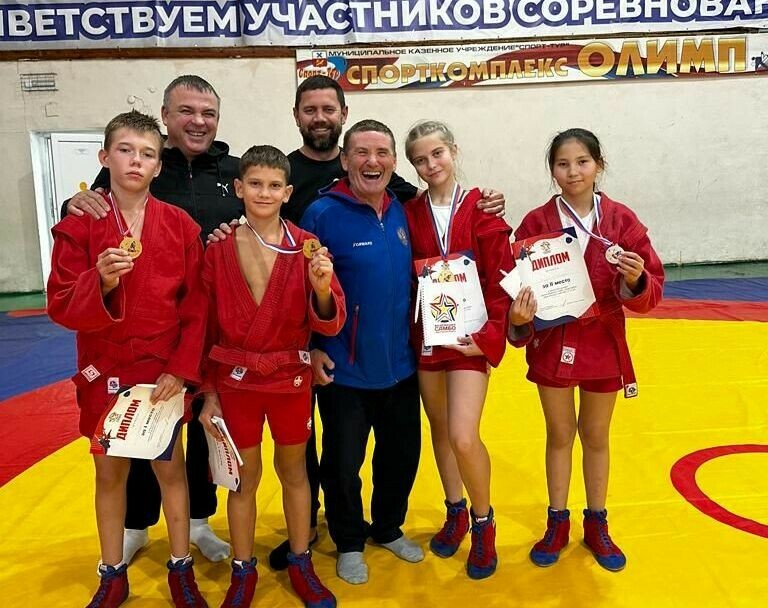 Команда челябинской ОДЮСШ завоевала четыре награды на межрегиональном турнире по самбо в Свердловской области