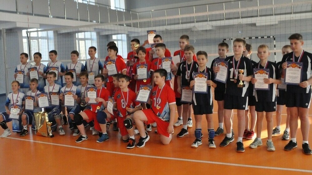 В Челябинске разыграли награды первенства регионального Министерства образования и науки по волейболу