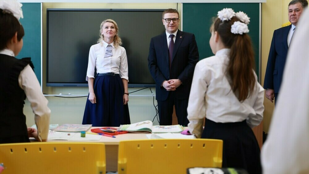 Губернатор Челябинской области Алексей Текслер открыл новую школу в деревне Сарафаново Чебаркульского района