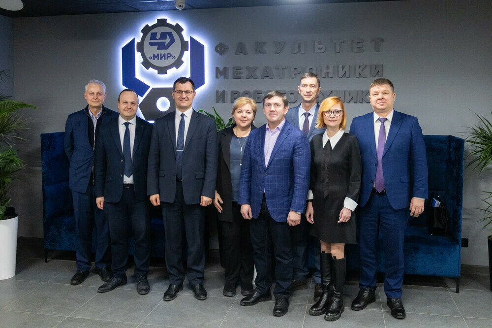 Делегация Свердловской области познакомилась с образовательной моделью подготовки кадров в партнерстве с предприятиями Южного Урала