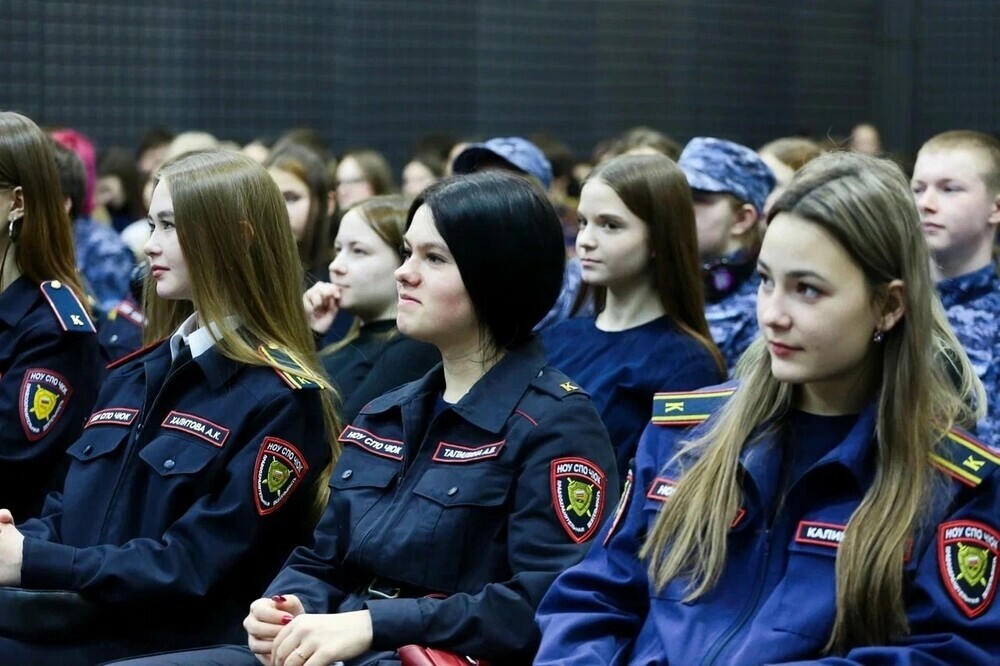 Педагог и участник СВО провел встречу со студентами Челябинского юридического колледжа