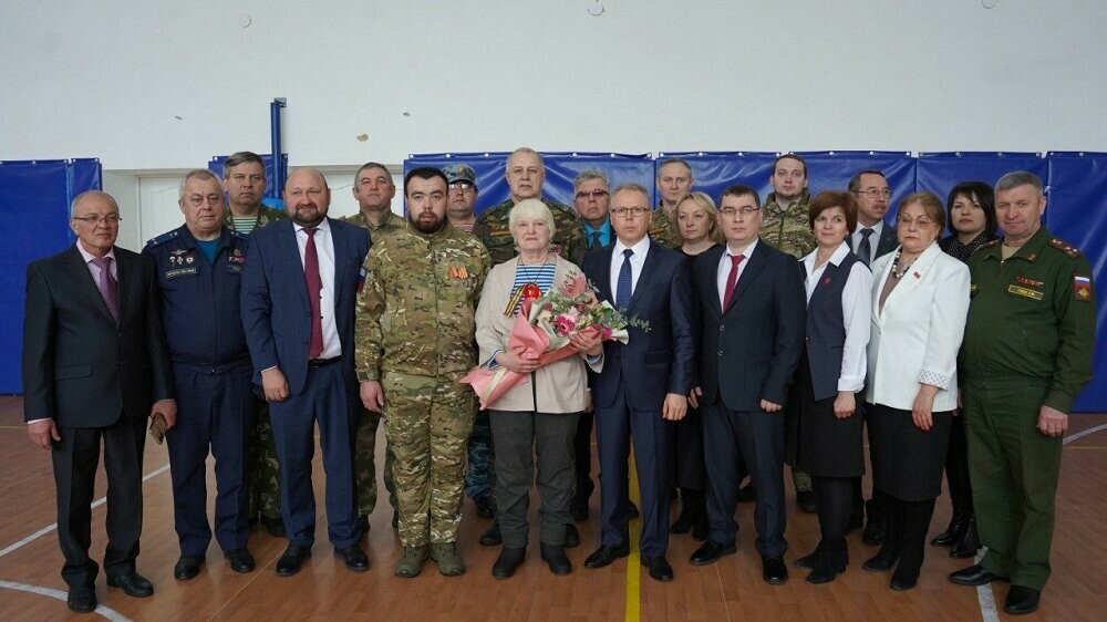 В Долгодеревенском Челябинской области открыли мемориальную доску Герою России