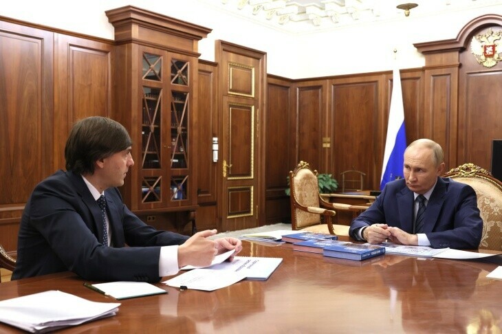 Президент России Владимир Путин провел встречу с министром просвещения РФ Сергеем Кравцовым
