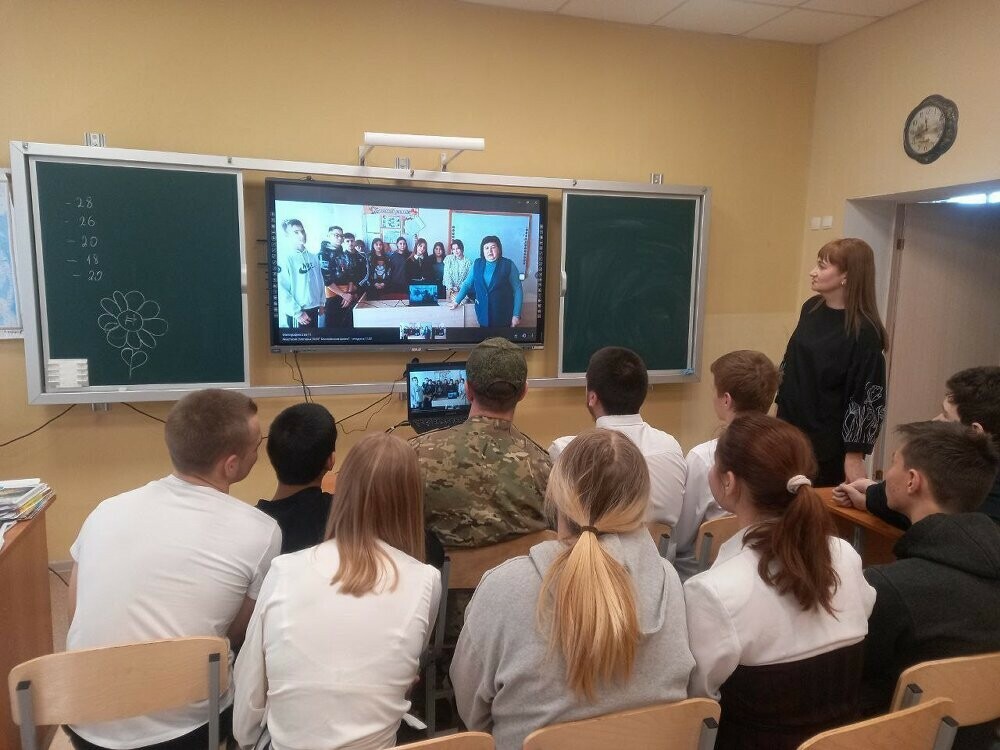 Прошел телемост приуроченный к Дню защитника Отечества между школами Карталинского района и Донецкой народной республики