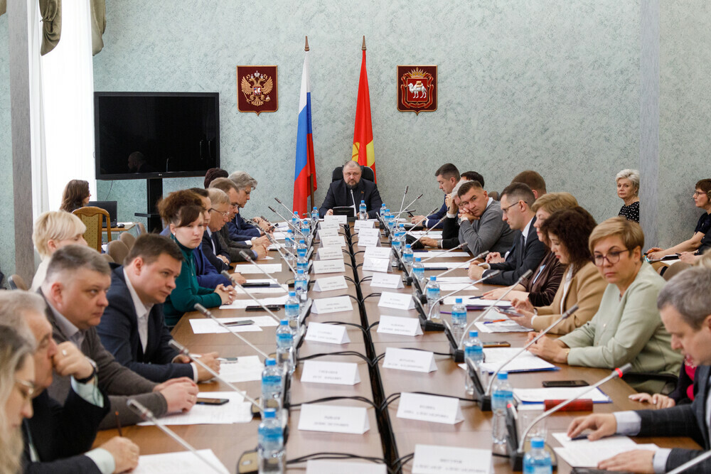 Комитет Законодательного Собрания по социальной политике рассмотрел вопрос по организации детского отдыха в летний период
