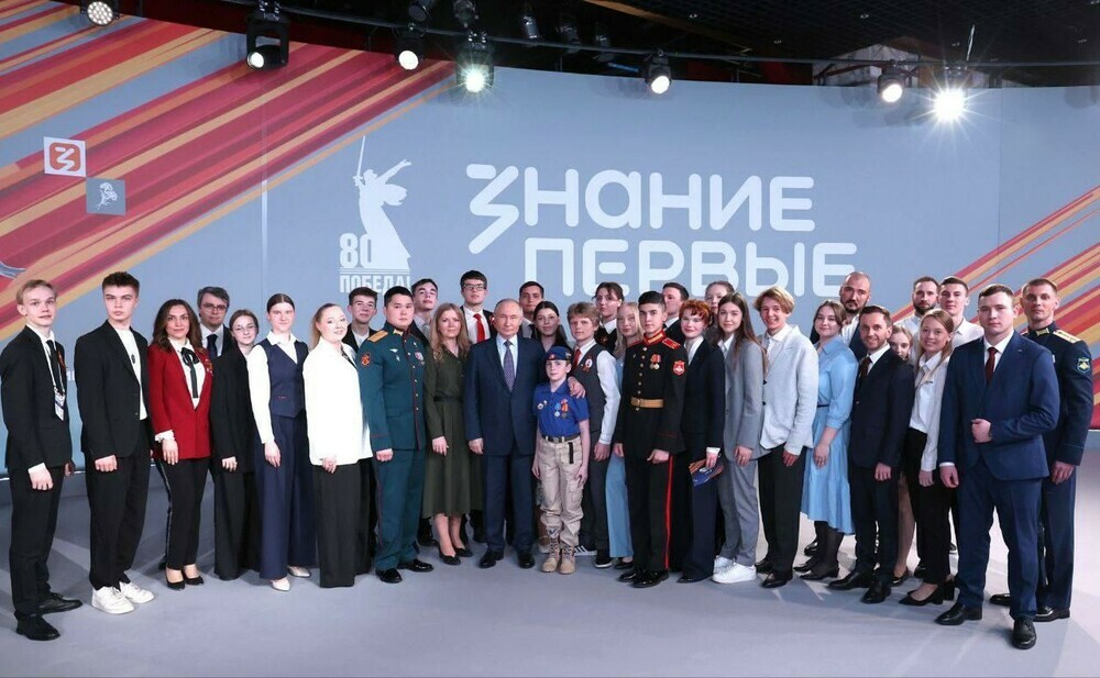 Владимир Путин поддержал предложение челябинского школьника ввести звание «Заслуженный просветитель»