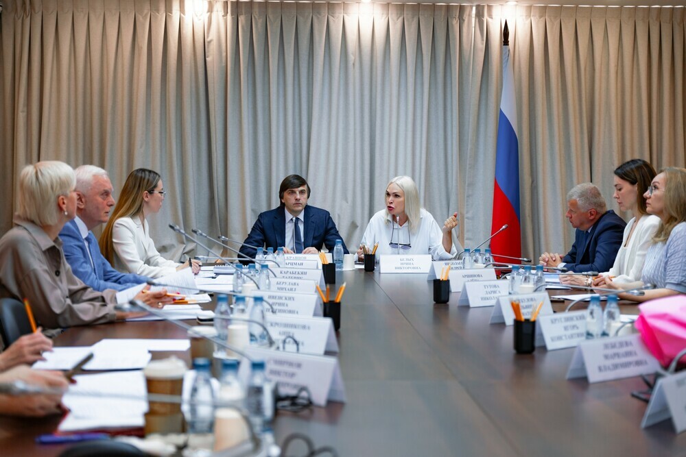 Итоги 2024 года в сфере образования обсудили на заседании комитета Госдумы по просвещению
