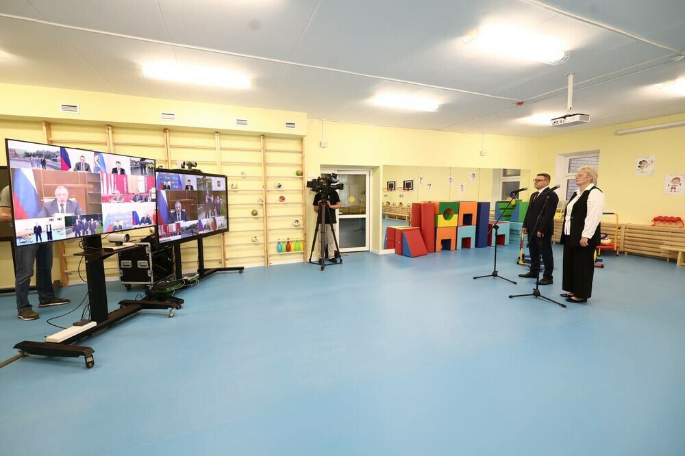 Президент по видеосвязи принял участие в открытии детского сада в Копейске